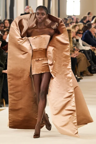 Look 32